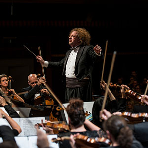ブリュッセル・フィルハーモニー管弦楽団　指揮：ステファヌ・ドゥネーヴ　ピアノ：モナ=飛鳥・オット